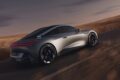 フル電動コンセプト「プジョー RCZ ビジョン」の走行シーン。