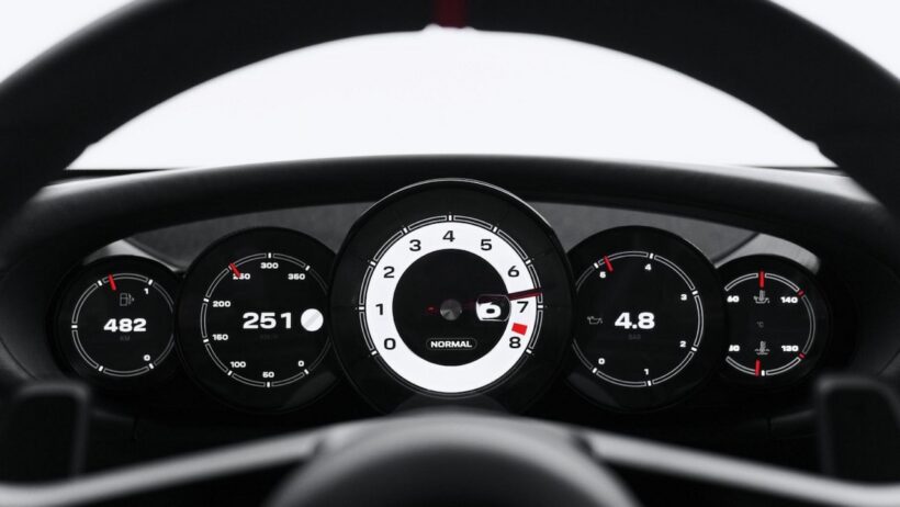 ミッドシップハイパースポーツ「ポルシェ ミッション S」のコクピット。