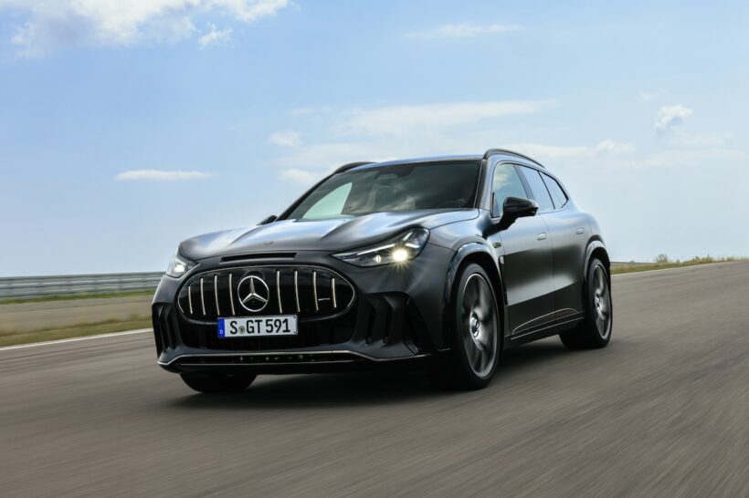 AMG初のフル電動SUV「メルセデス AMG GT SUV」の走行シーン。