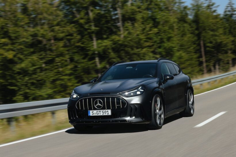 AMG初のフル電動SUV「メルセデス AMG GT SUV」の走行シーン。