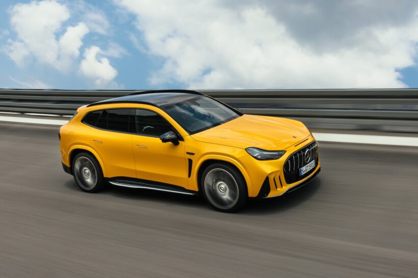AMG初のフル電動SUV「メルセデス AMG GT SUV」の走行シーン。