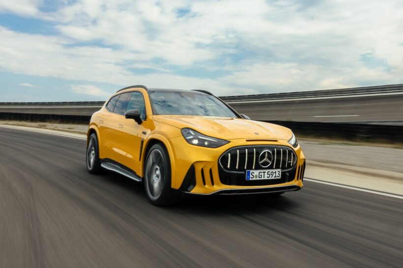 AMG初のフル電動SUV「メルセデス AMG GT SUV」の走行シーン。