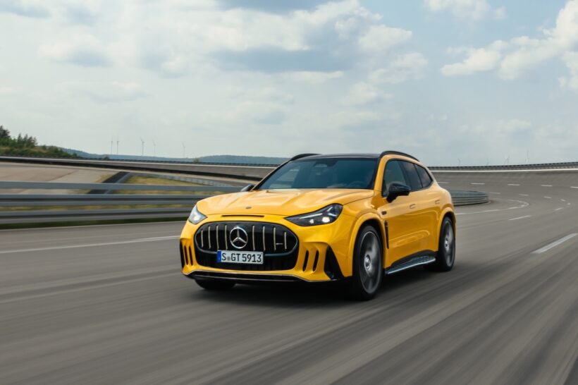 AMG初のフル電動SUV「メルセデス AMG GT SUV」の走行シーン。