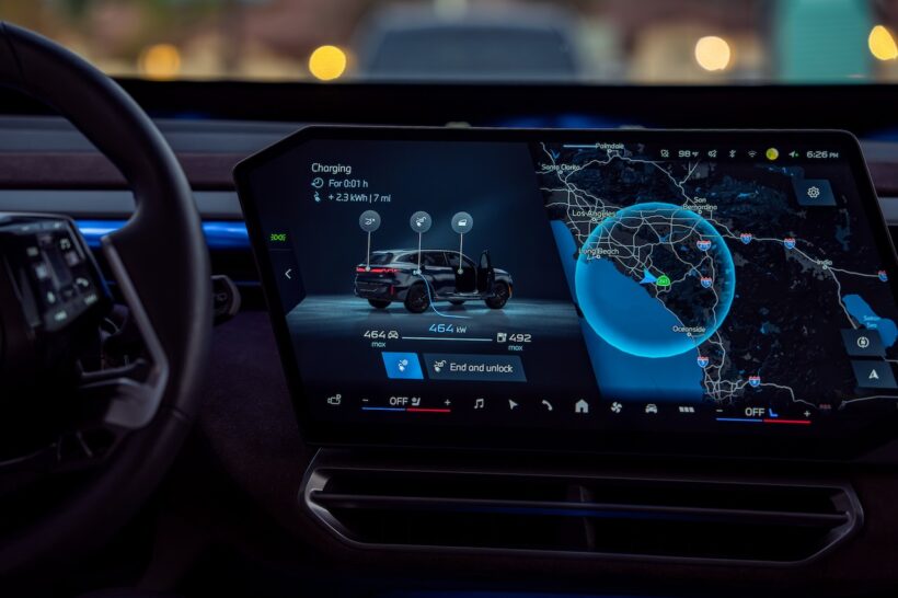 充電中の「BMW iX5 60 xDrive」のディスプレイ表示。