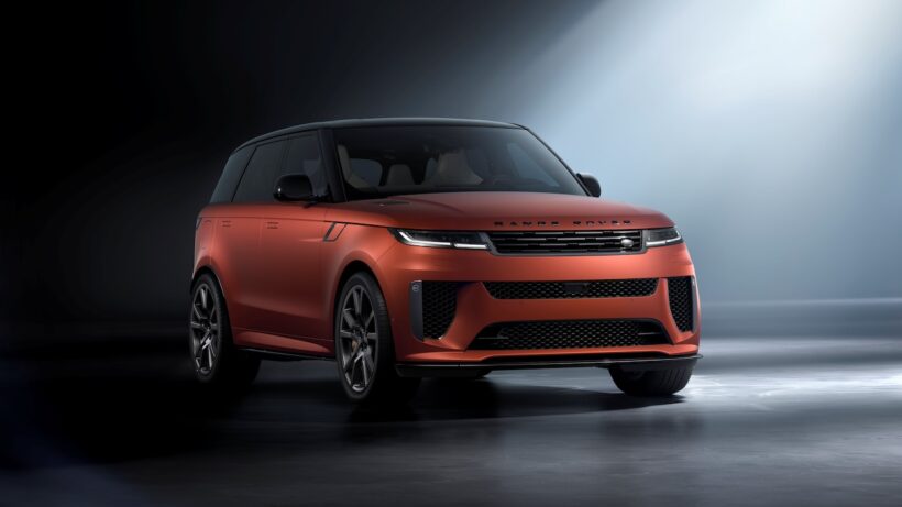 4台が限定導入される「レンジローバースポーツ SV BESPOKE IRIDESCENCE EDITION」。