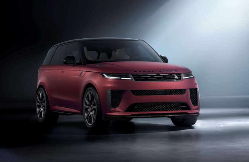 4台が限定導入される「レンジローバースポーツ SV BESPOKE IRIDESCENCE EDITION」。
