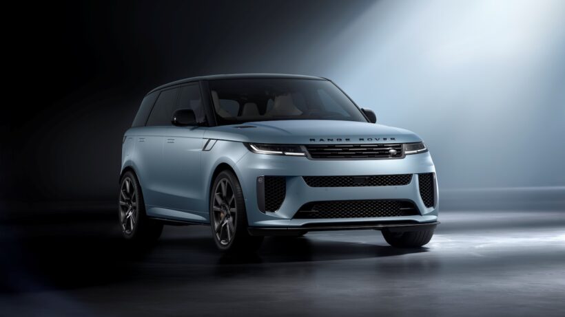 4台が限定導入される「レンジローバースポーツ SV BESPOKE IRIDESCENCE EDITION」。