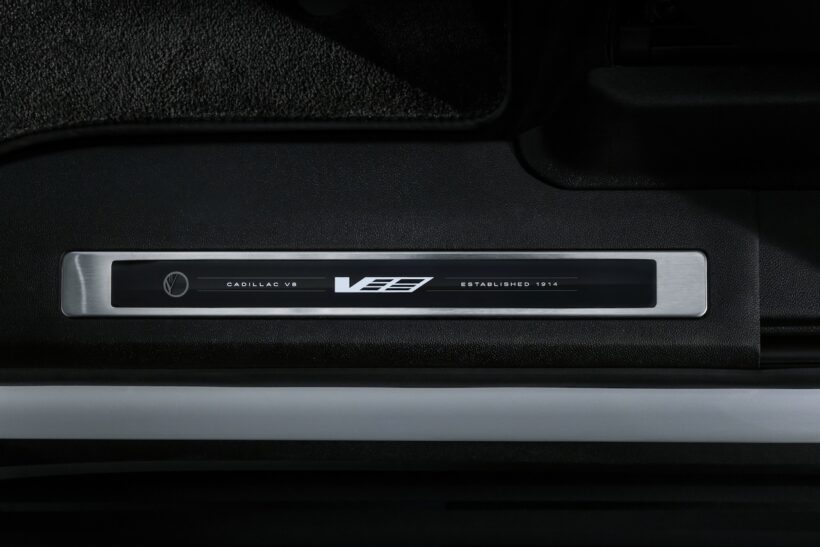 「キャデラック エスカレード-V 125th アニバーサリー」の専用ディテール。