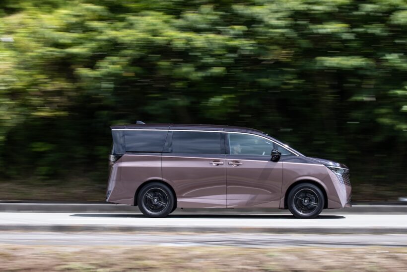 日産 エルグランド G e-4ORCE