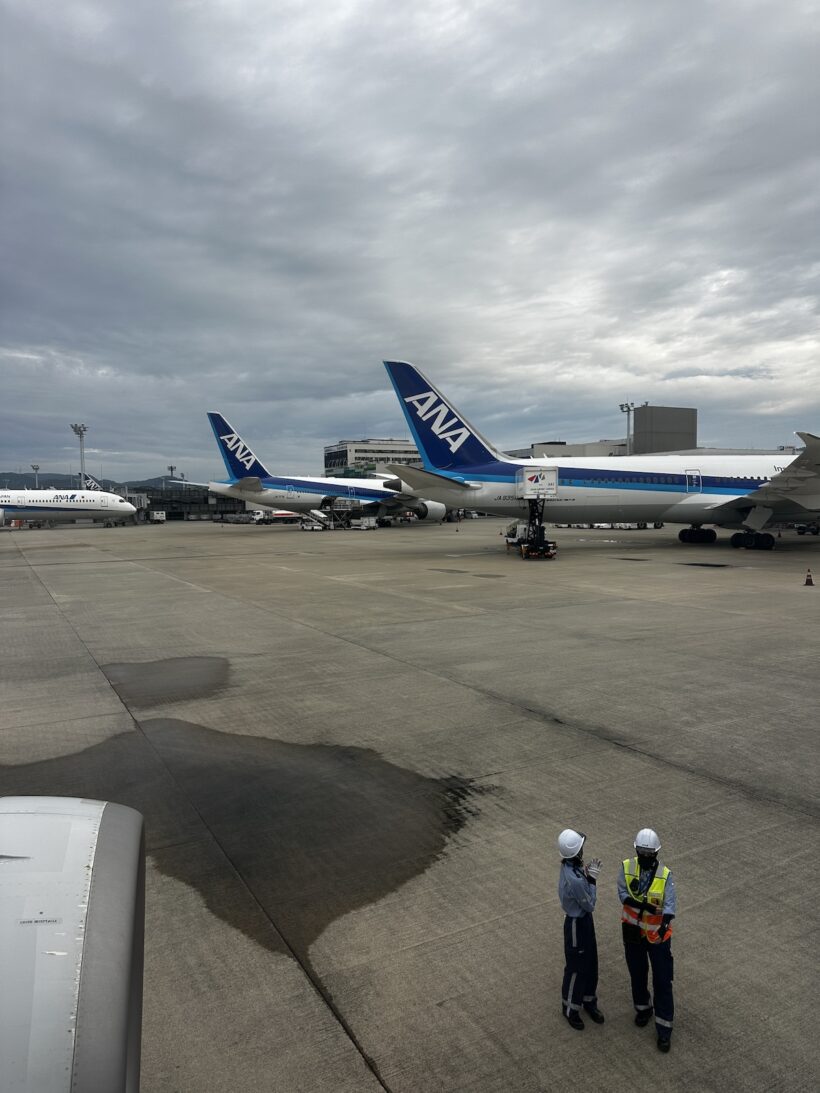 始発のANAで羽田へ。