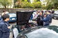 希少なパーツの入手方法やDIYの小ワザ披露など、クルマ談議が止まらない。旧車を維持する上でさまざまな情報を交換できるクラブはとても頼もしい存在だ。