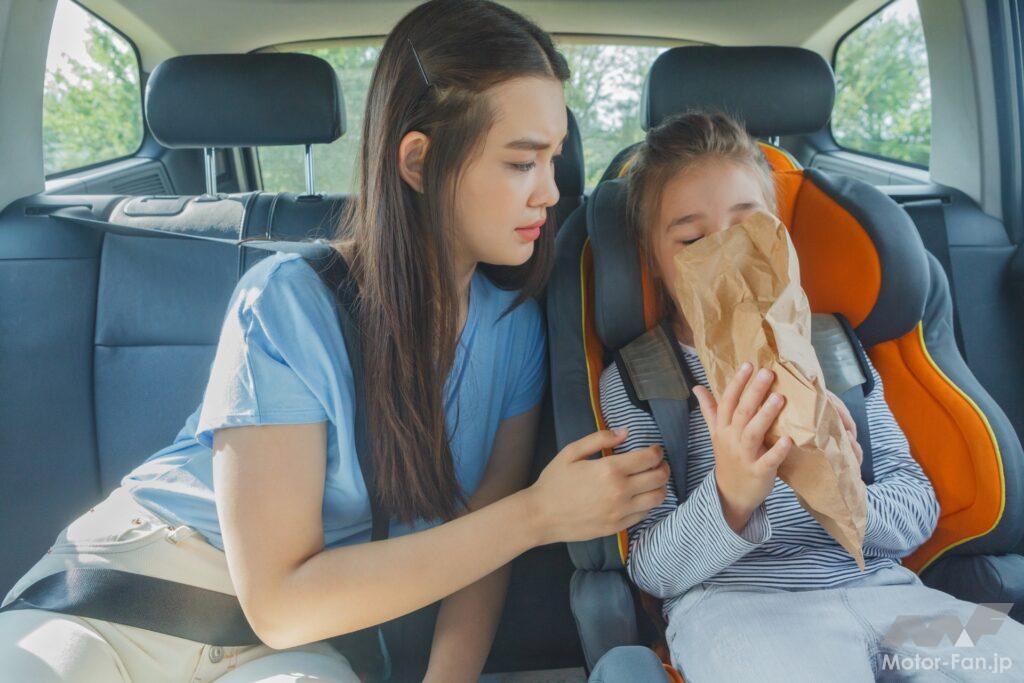車酔いした子供