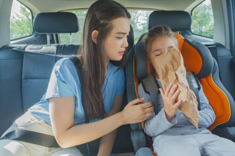 車酔いした子供