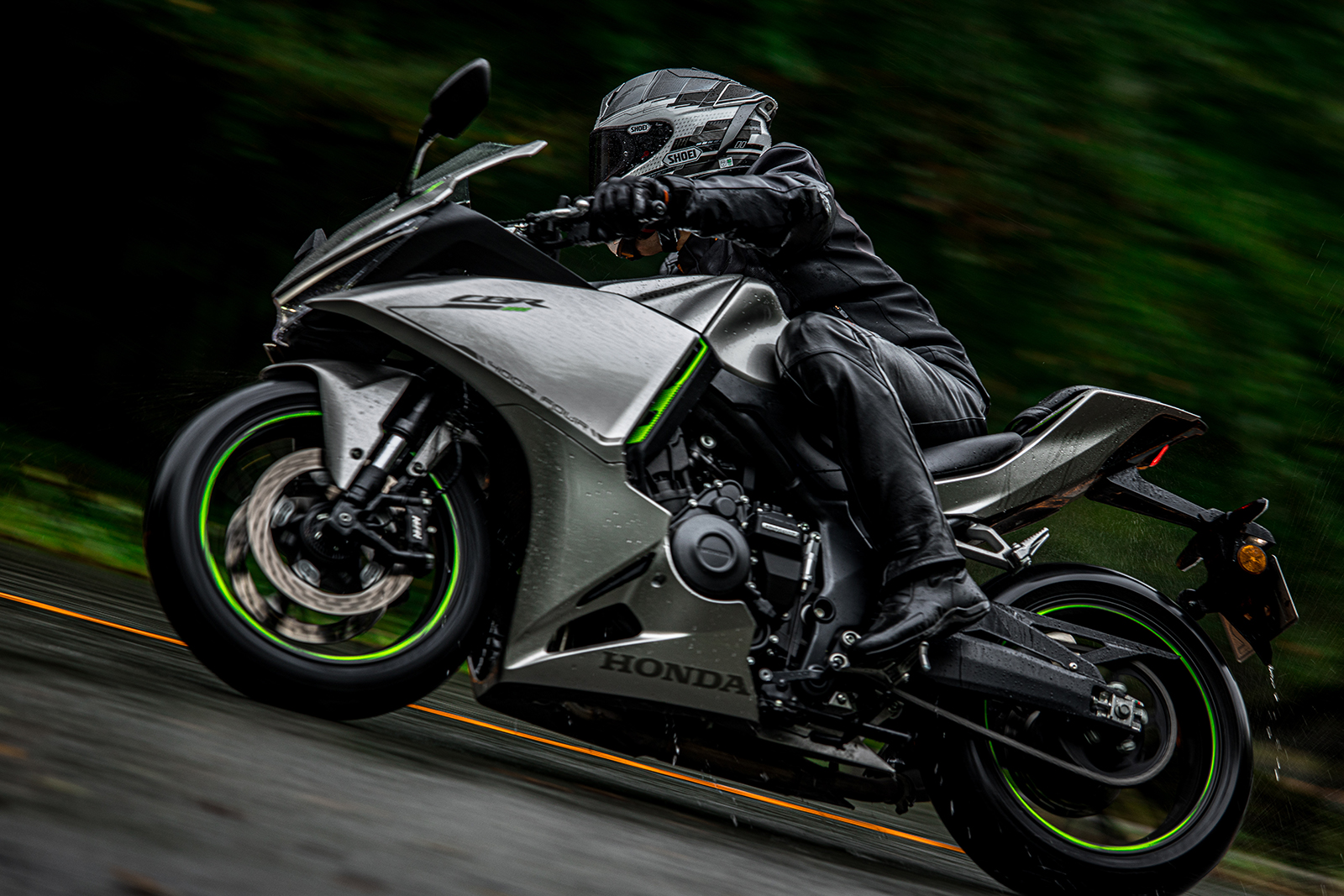 ホンダCBR400RフォアEクラッチの乗り味は、兄弟車スーパーフォアとは
