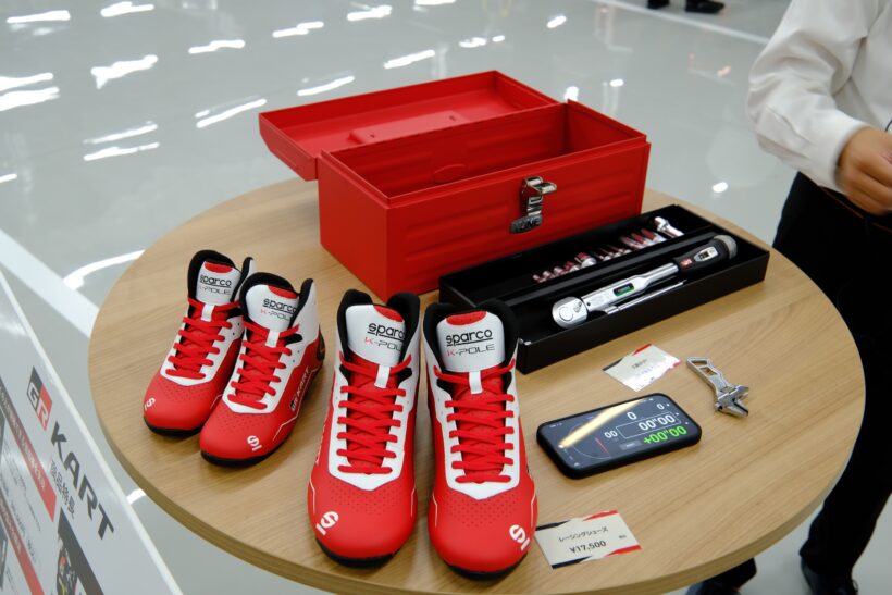 子ども用サイズの工具セットも別売りで用意。自分の手でカートを整備する楽しさや、作業をやり遂げる達成感を味わってもらいたいというGRの思いが込められている。走るだけでなく、クルマに触れる喜びを子どもたちに伝えることもGR KARTの大切な役割だ。