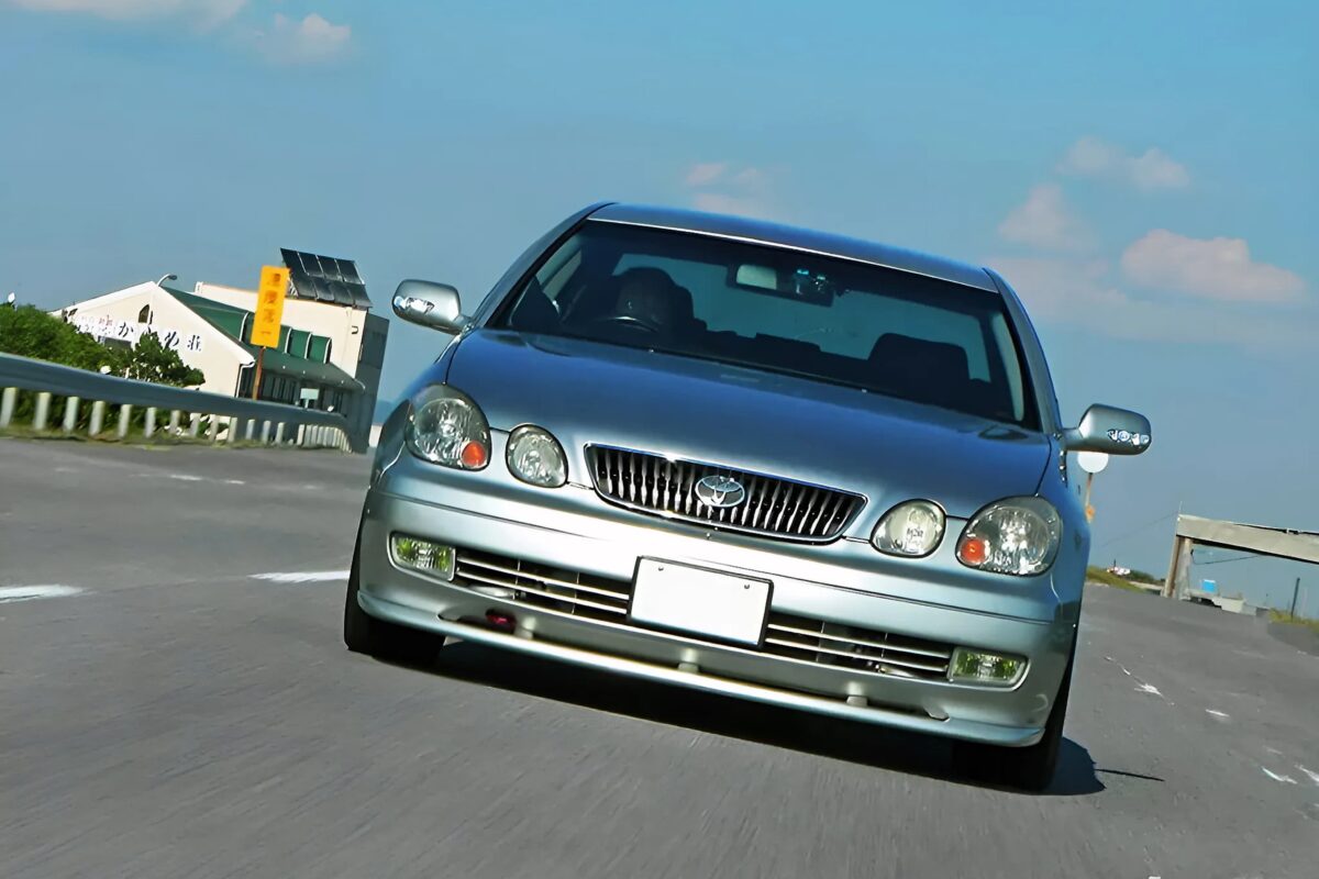「重量級ボディでも鬼加速!?」直列ツインチャージ仕様のJZS161アリストが過激すぎる！