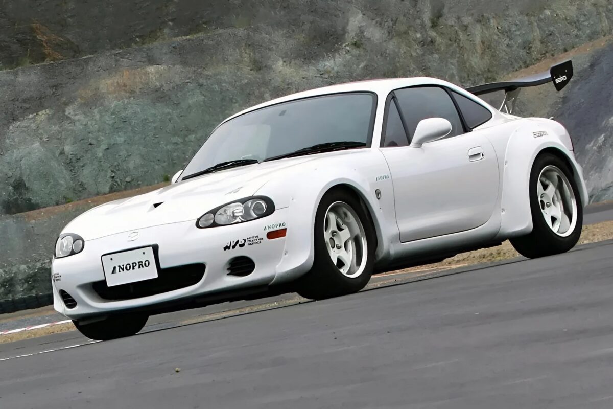 「低回転から鬼トルク全開！」スーパーチャージャーとNOSで広げたNB型ロードスターの可能性