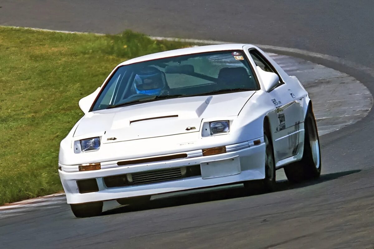 「なぜロータリーを捨てた!?」RB26を搭載した禁断のFC3S、ターザン山田がその戦闘力を暴く
