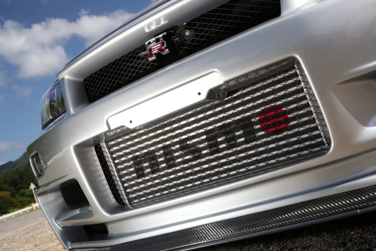 「時価3億円のクルマをしばき倒す!?」コレクションでは終わらせないNISMO R34GT-R Zチューン乗りの流儀