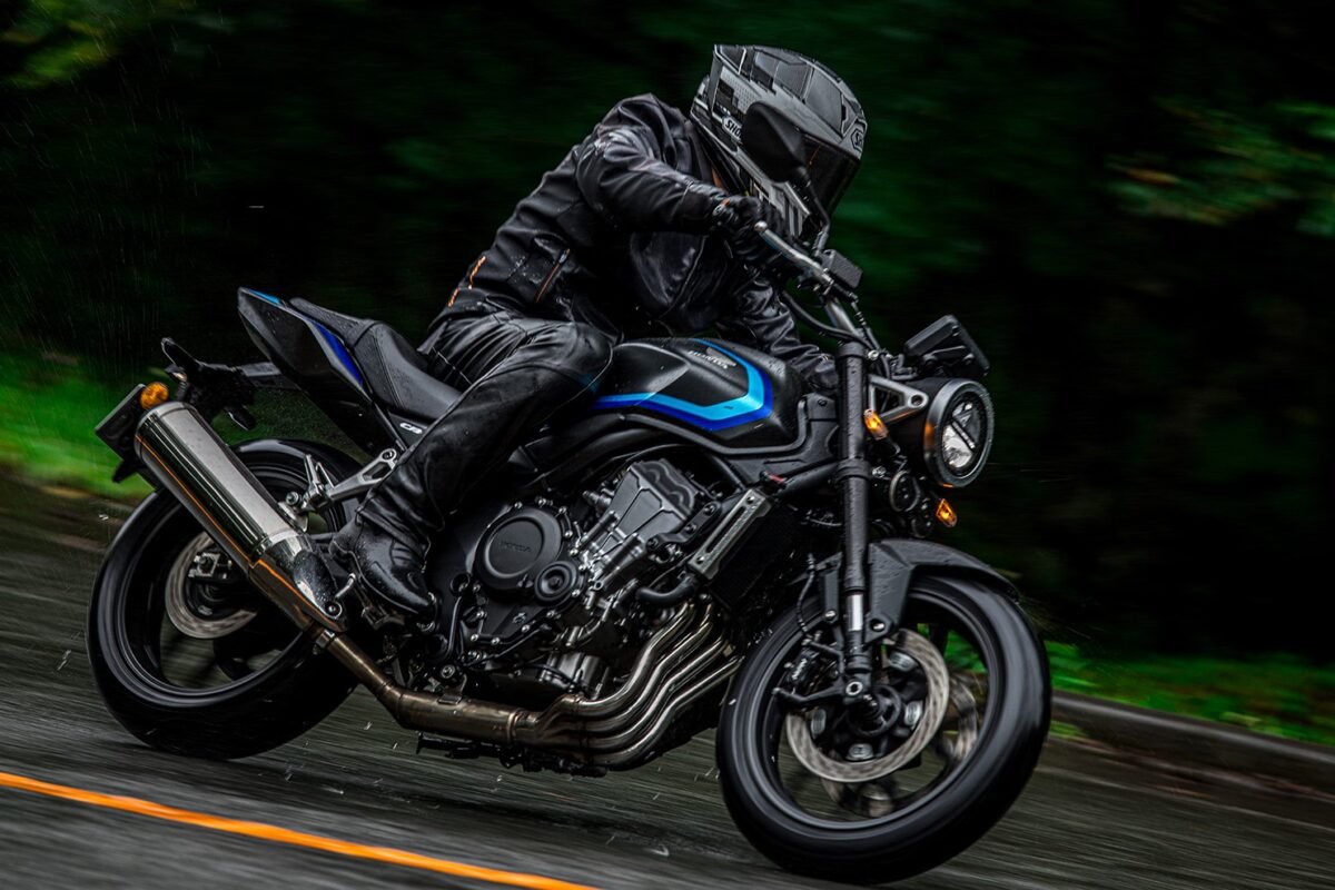 先代と同じく、ホンダCB400スーパーフォアEクラッチは、日本人の、日本人による、日本人のための直4ネイキッドだった‼