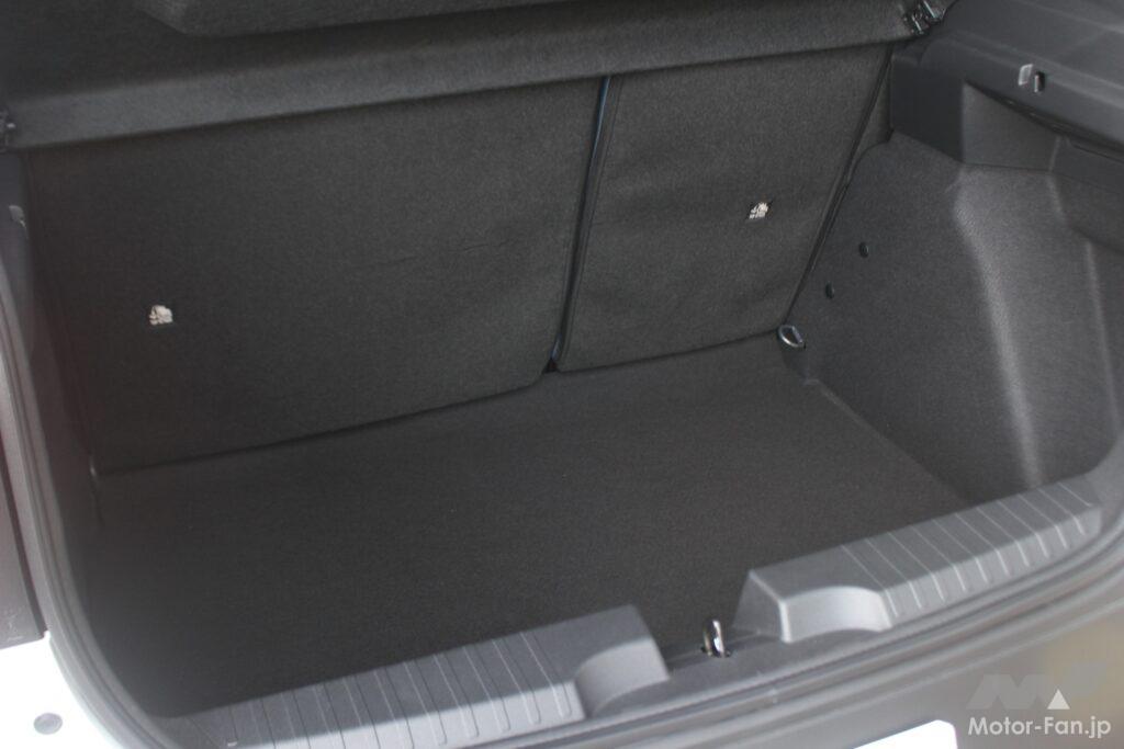 荷室容量は412L〜1366L