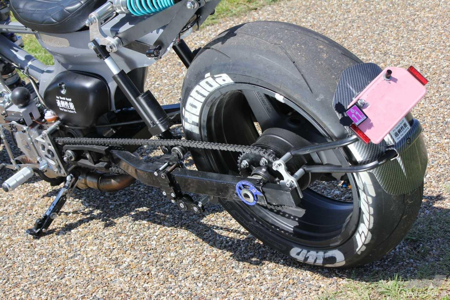 四輪用ダウンドラフトを125ccで!?】ZX-12Rホイールまで投入した“過剰