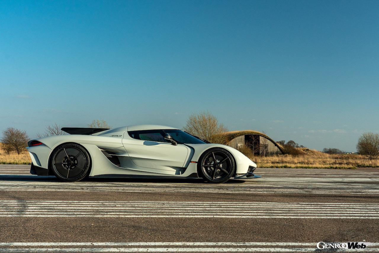 ケーニグセグ ジェスコ アブソリュートのサイドビュー