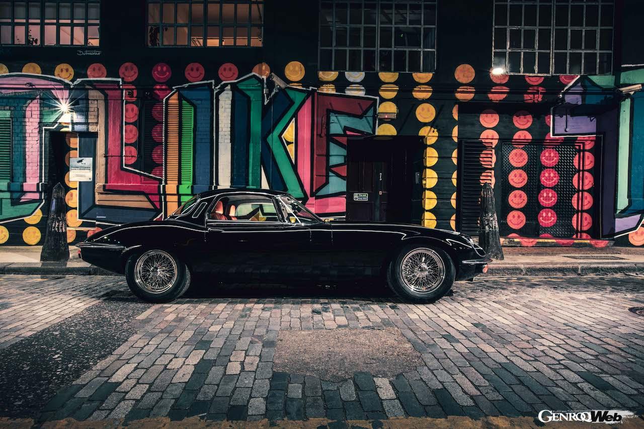 アンリーシュド ジャガー Eタイプ シリーズ3のサイドビュー