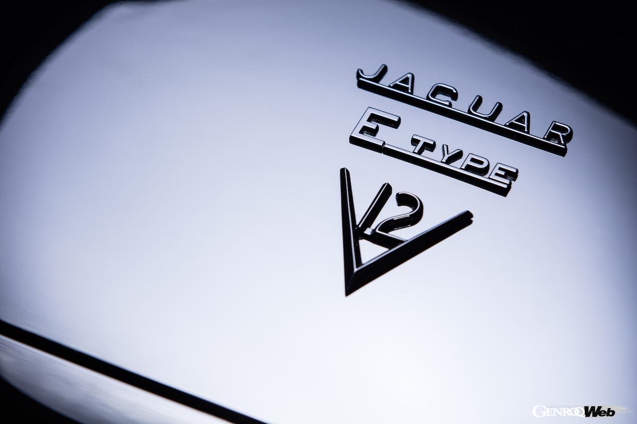 アンリーシュド ジャガー Eタイプ シリーズ3のバッジ