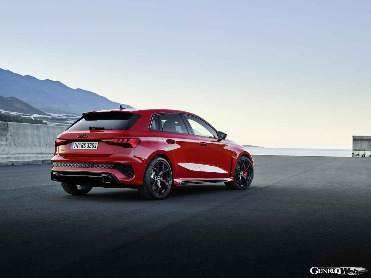 最高出力400p、最高速度290km/hを実現した新型「アウディ RS 3 スポーツバック／セダン」がデビュー