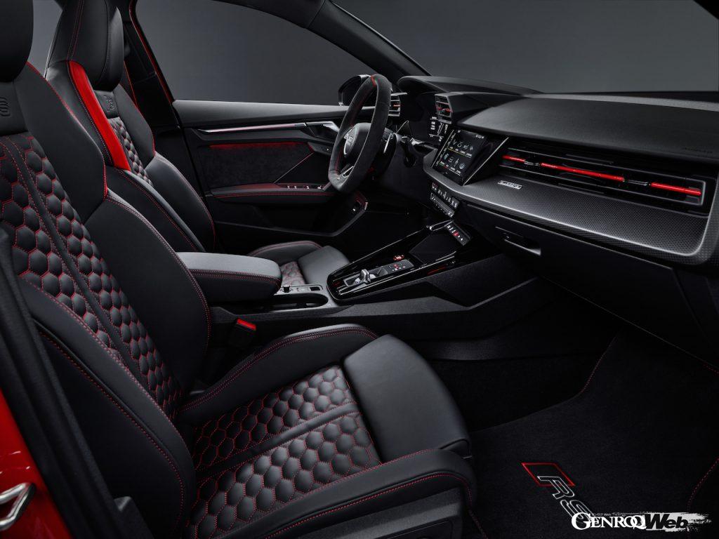 最高出力400p、最高速度290km/hを実現した新型「アウディ RS 3 スポーツバック／セダン」がデビュー