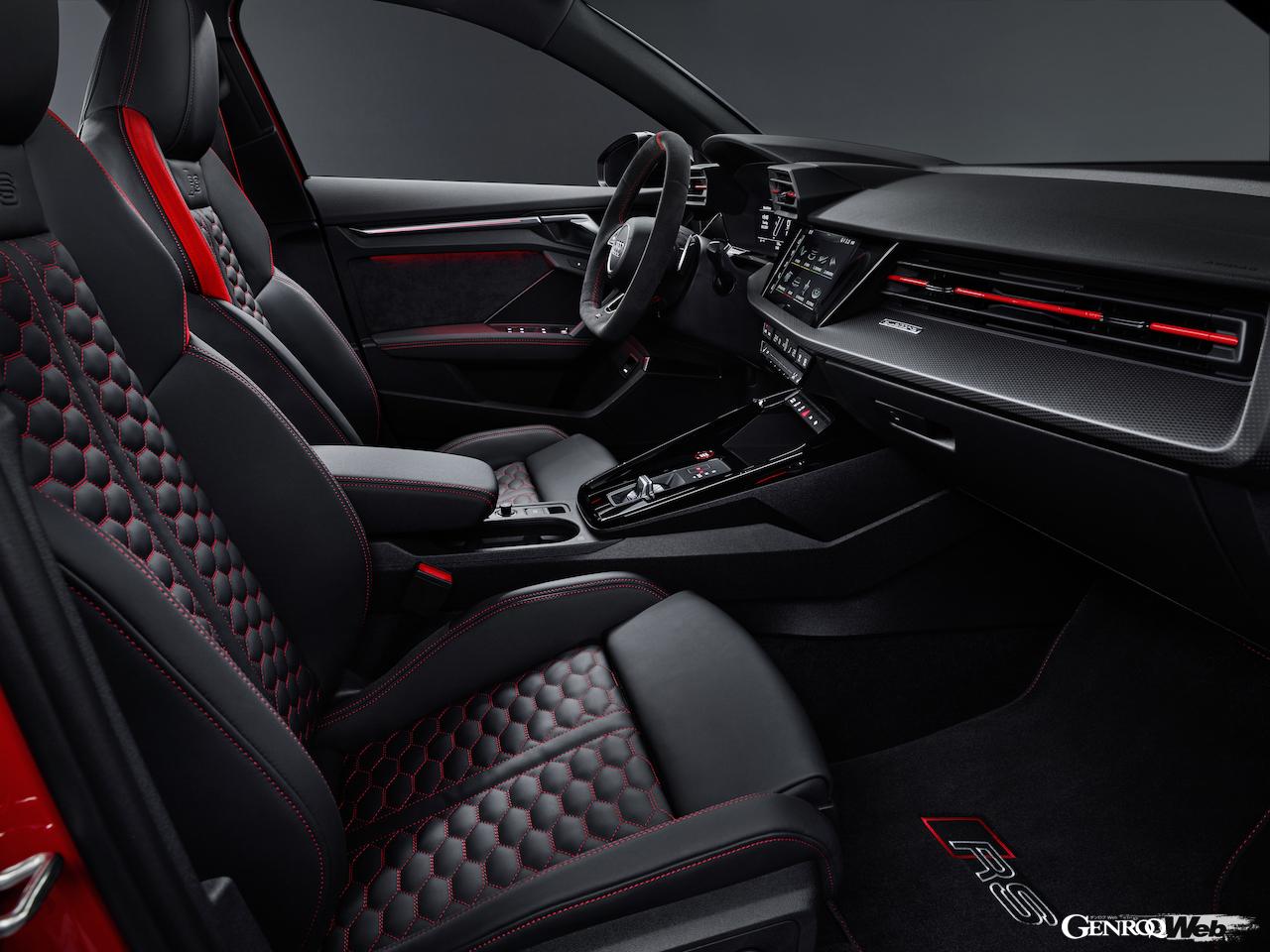 最高出力400p、最高速度290km/hを実現した新型「アウディ RS 3 スポーツバック／セダン」がデビュー