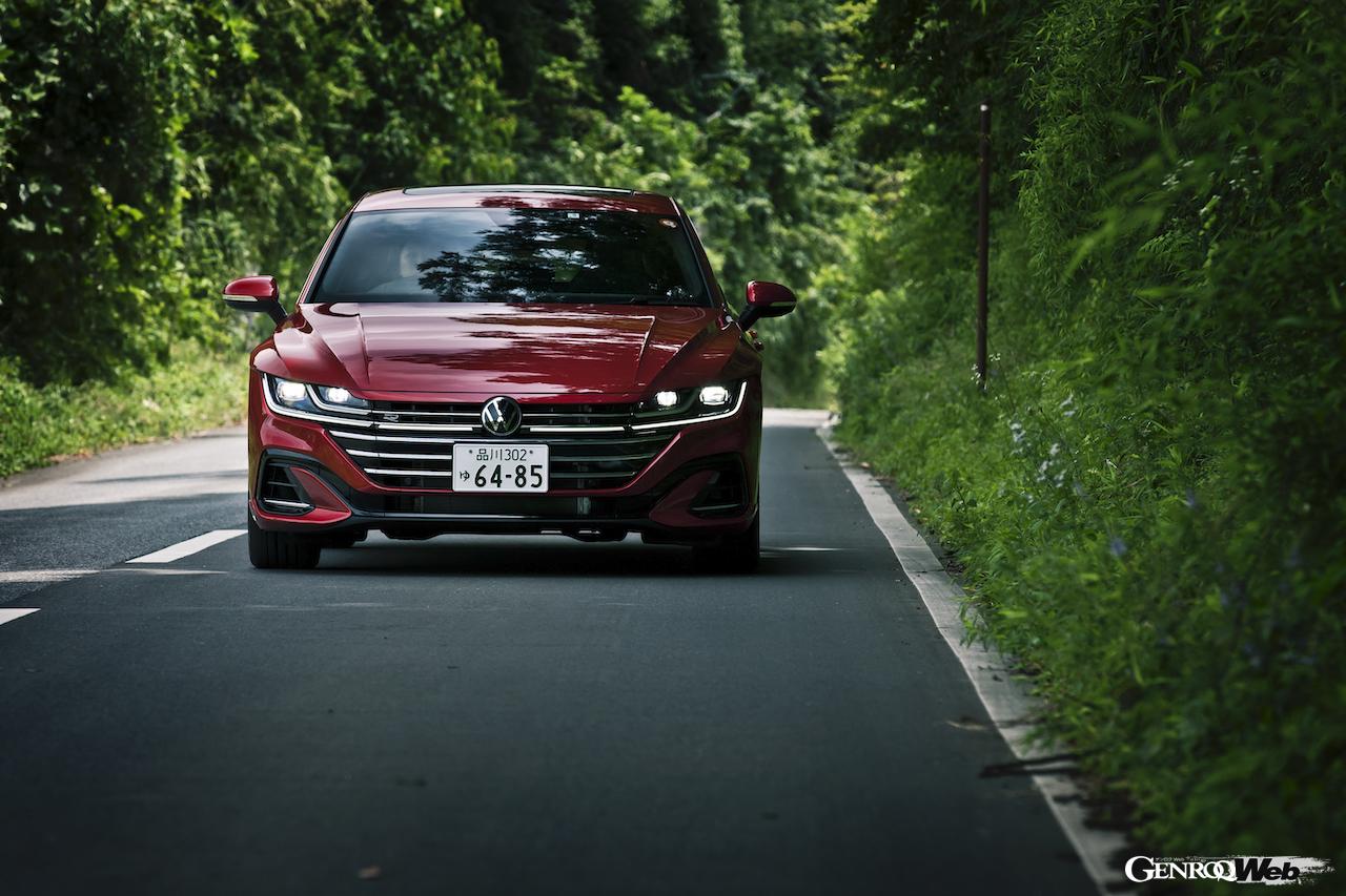 フォルクスワーゲン アルテオン シューティングブレークの正面ビュー