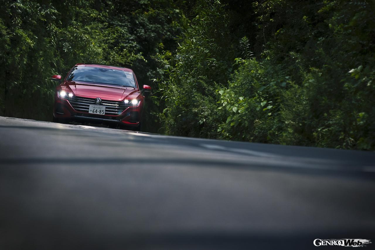 フォルクスワーゲン アルテオン シューティングブレークの正面ビュー