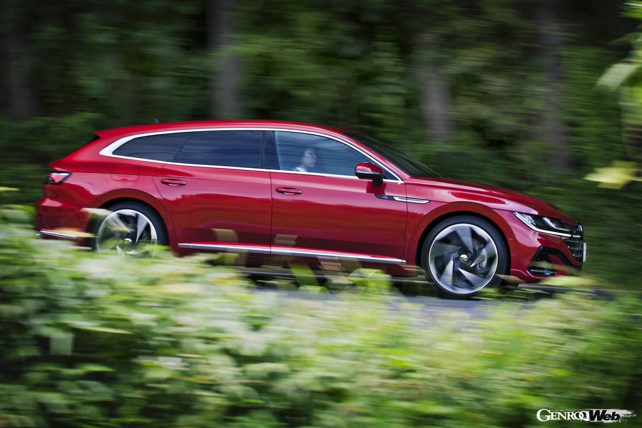 フォルクスワーゲン アルテオン シューティングブレークのサイドビュー