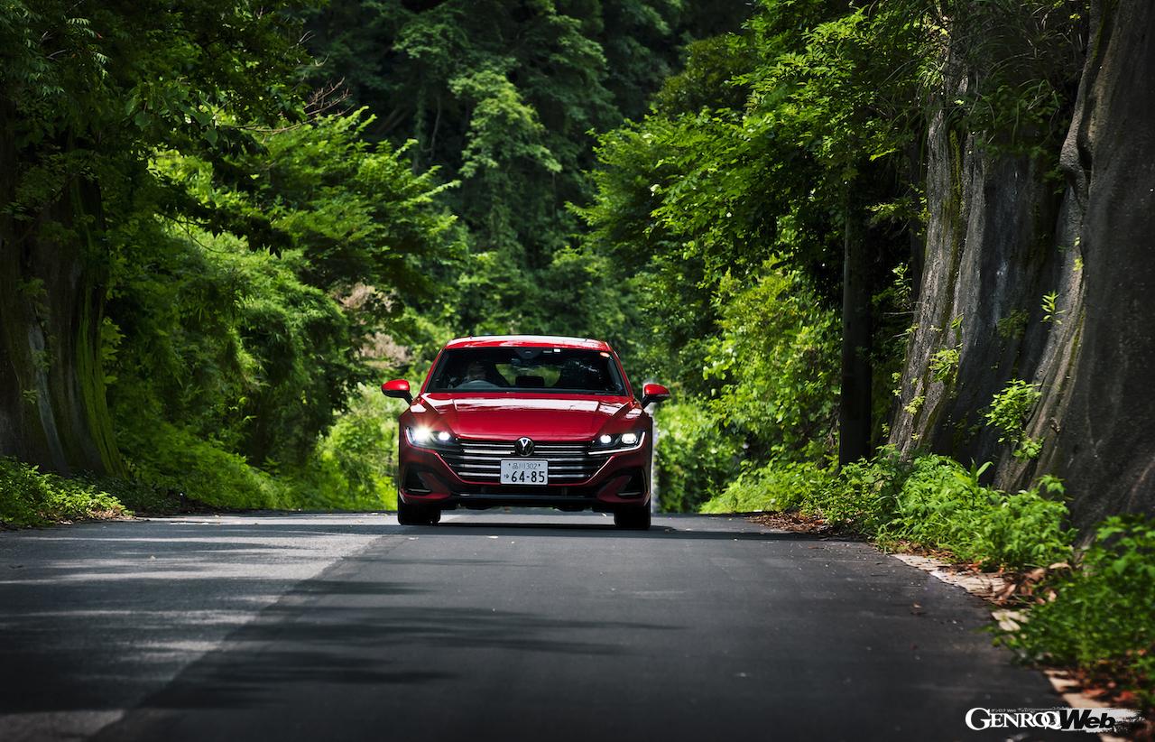 フォルクスワーゲン アルテオン シューティングブレークの正面ビュー