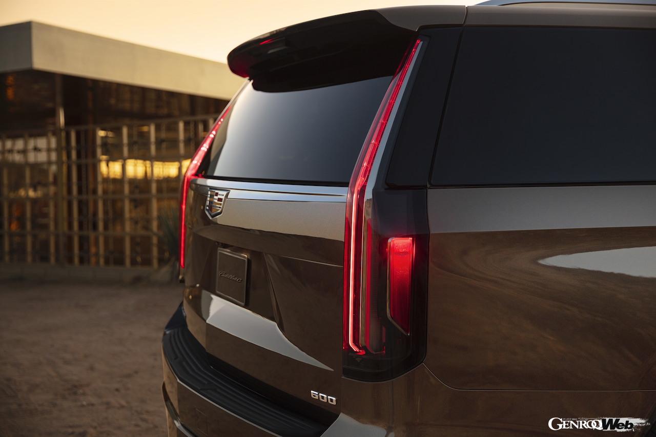 新型キャデラック エスカレードのテールランプ