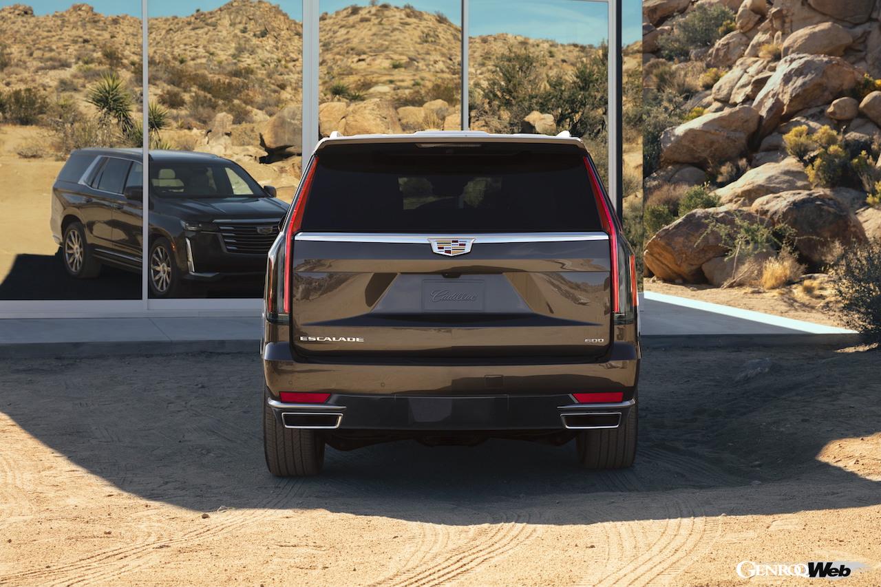 新型キャデラック エスカレードのリヤビュー
