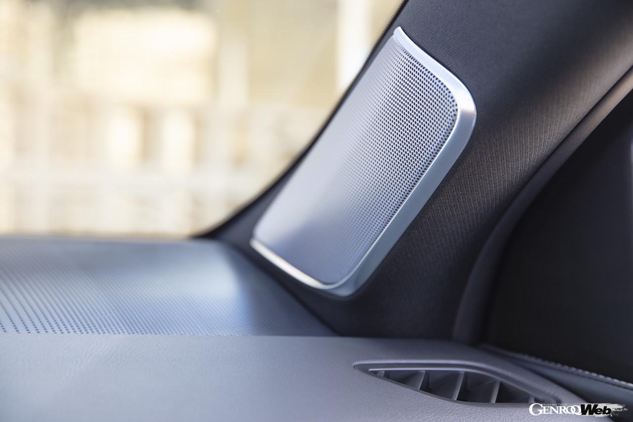 新型キャデラック エスカレードのスピーカーカバー