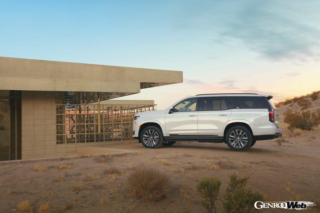 新型キャデラック エスカレードのサイドビュー