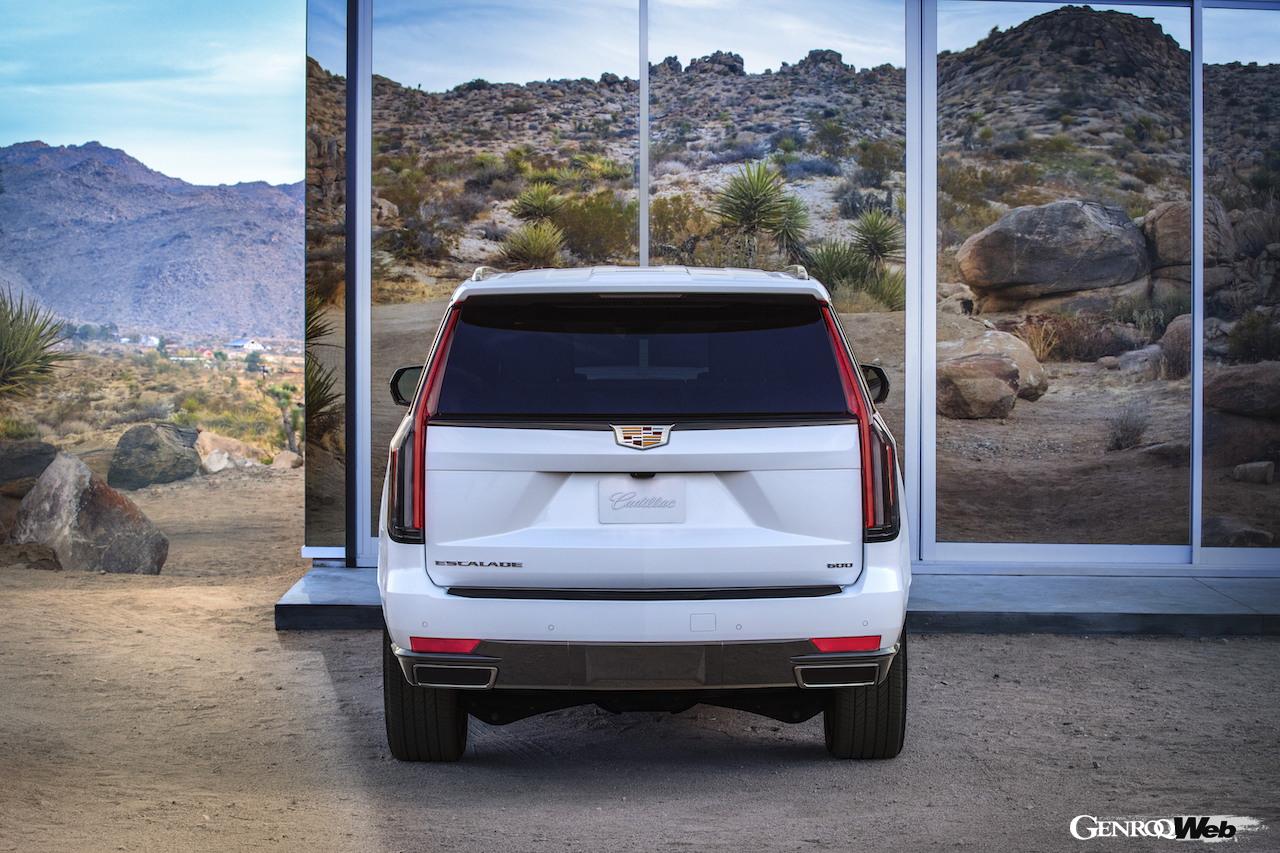 新型キャデラック エスカレードのリヤビュー