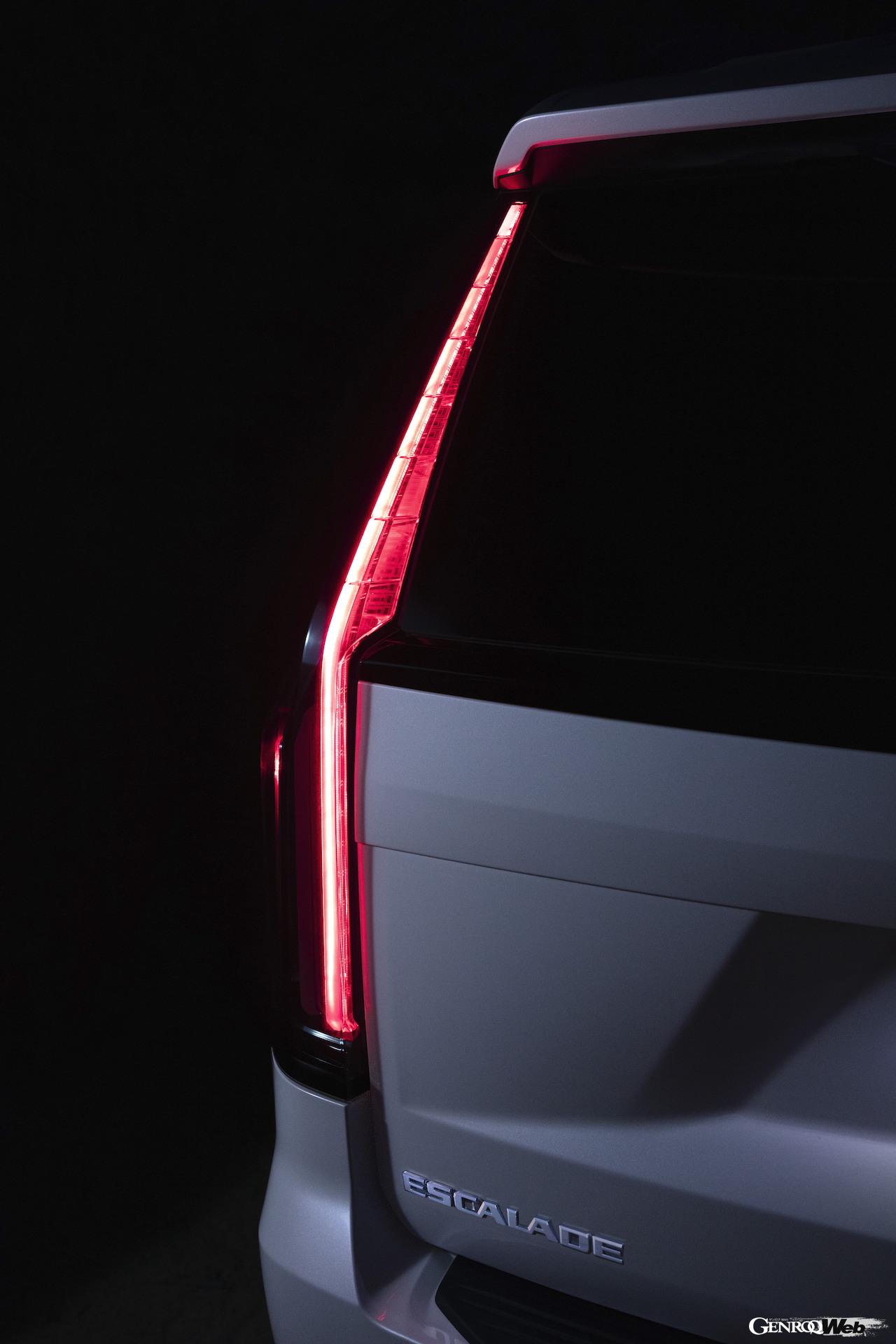 新型キャデラック エスカレードのテールランプ