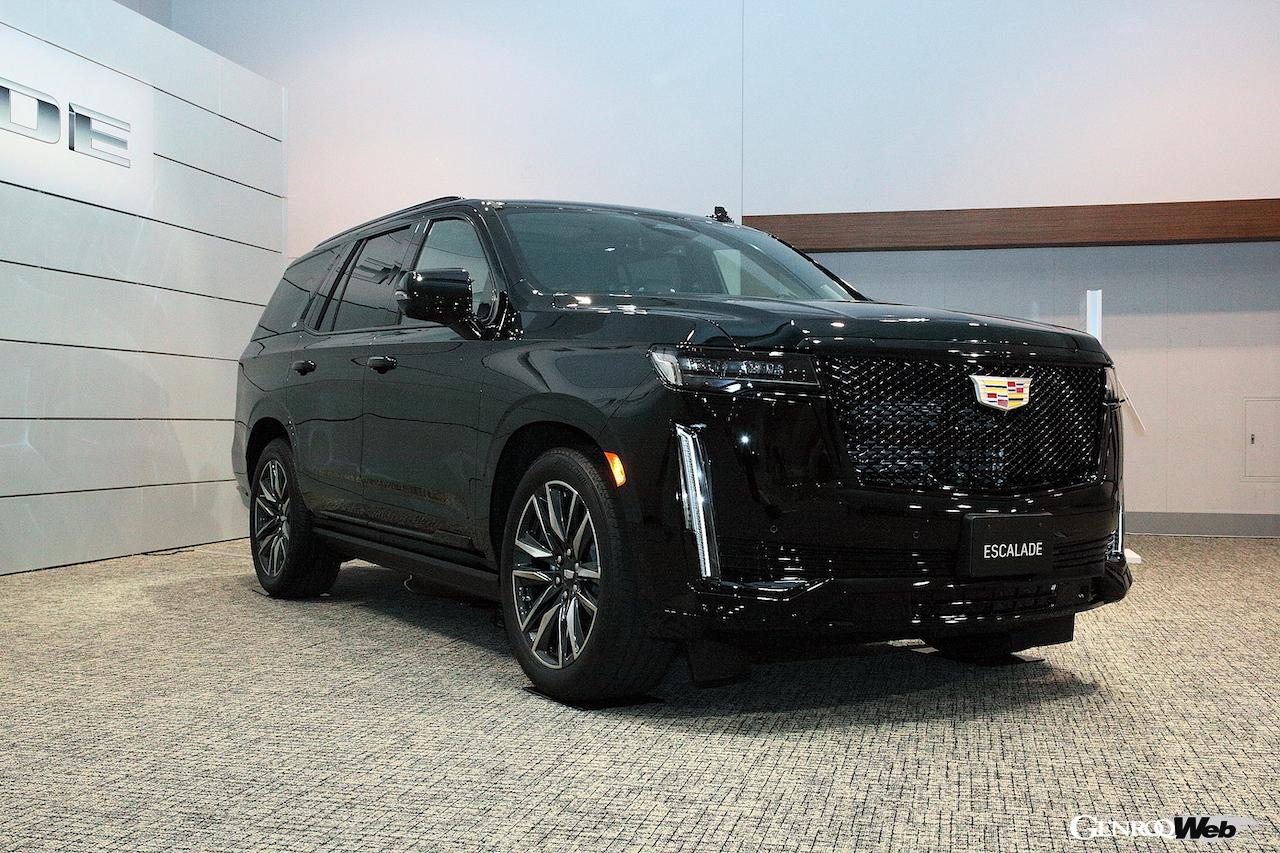 新型キャデラック エスカレードの日本お披露目。フロントビュー