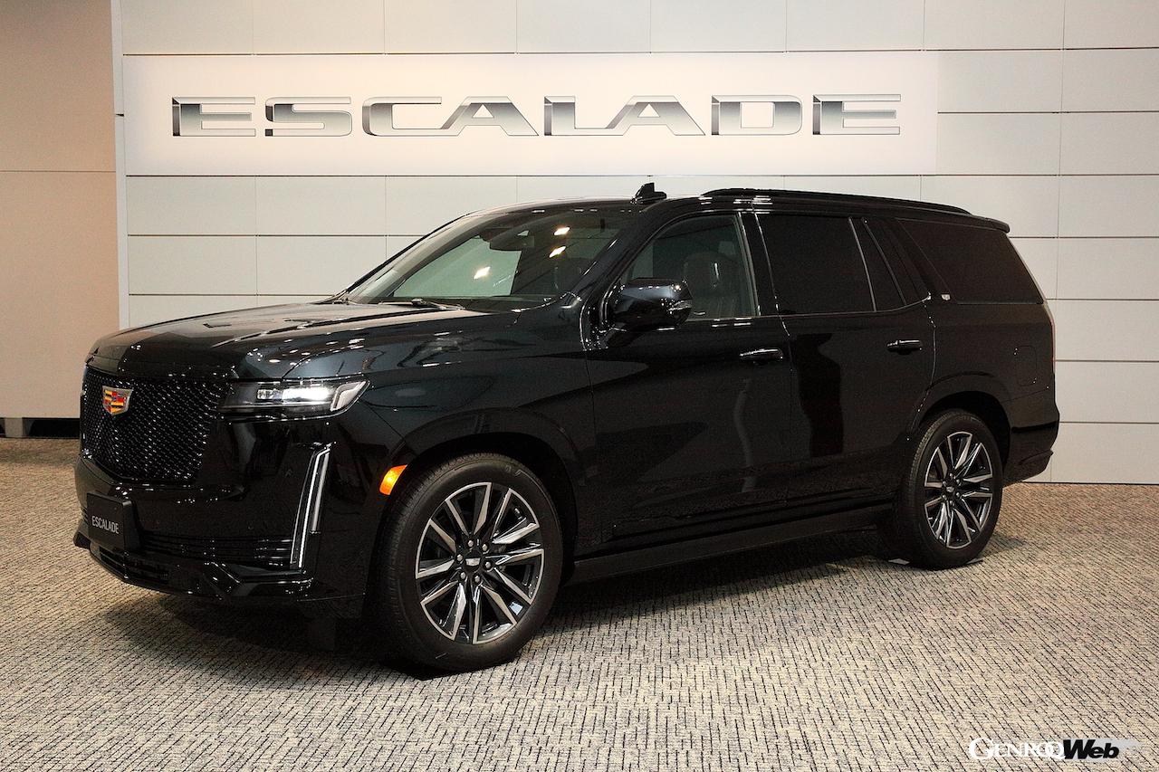 新型キャデラック エスカレードの日本お披露目。フロントビュー