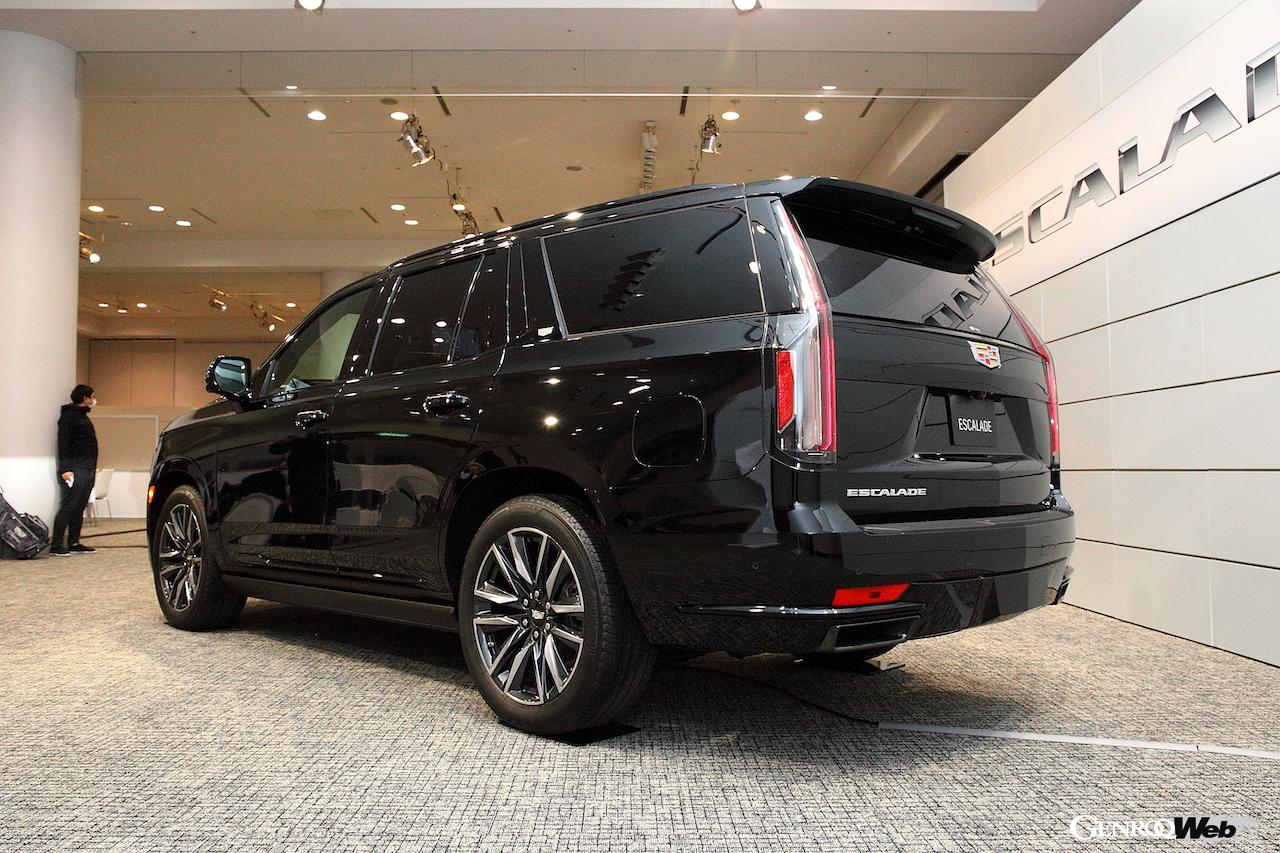 新型キャデラック エスカレードの日本お披露目。リヤビュー