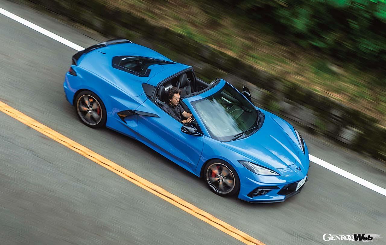 シボレー コルベットの走行シーン