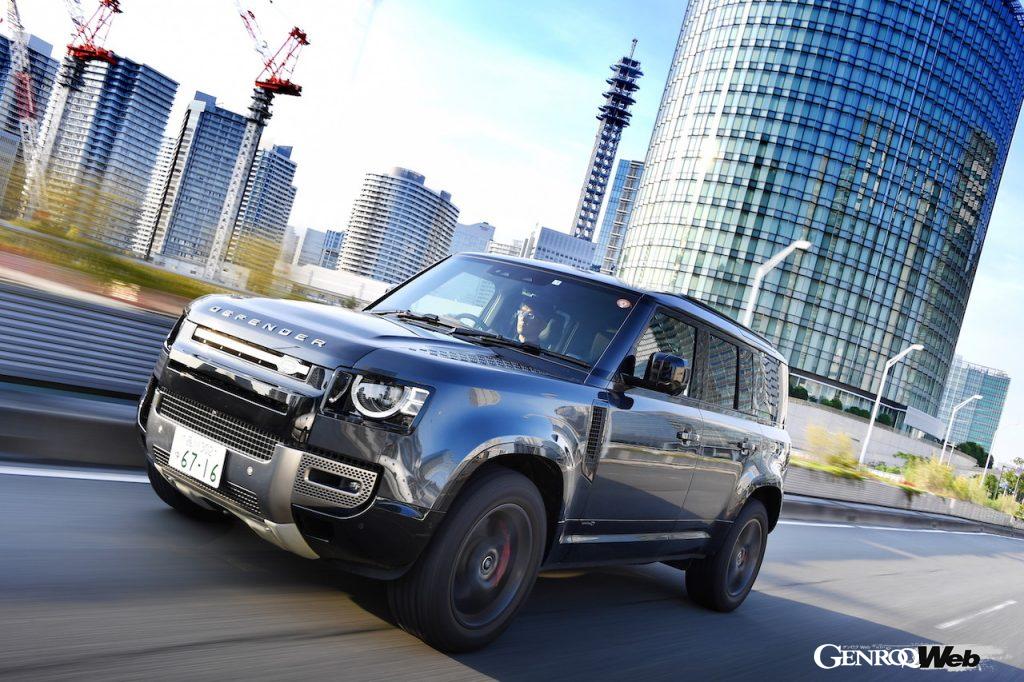 ディフェンダー 110 X 300Dの走行シーン