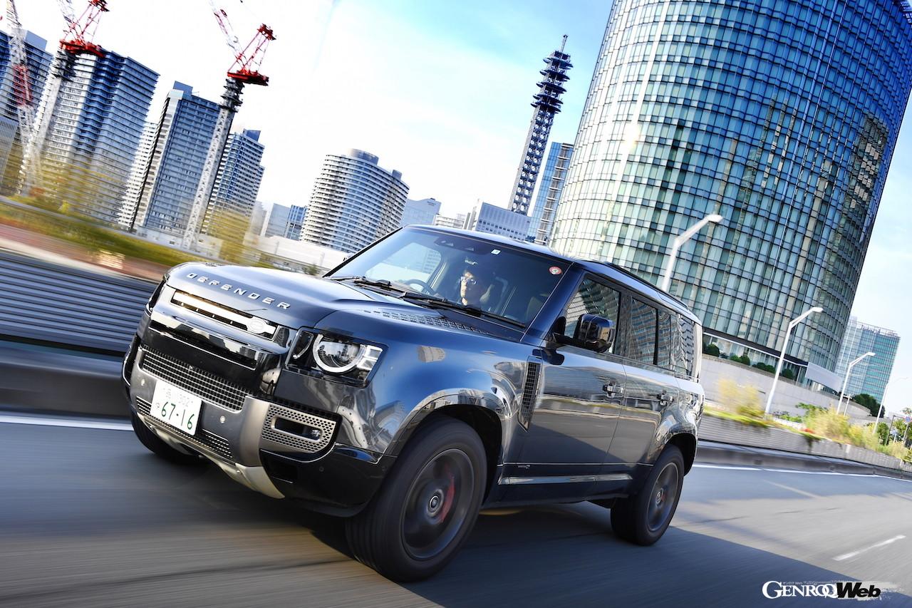 ディフェンダー 110 X 300Dの走行シーン