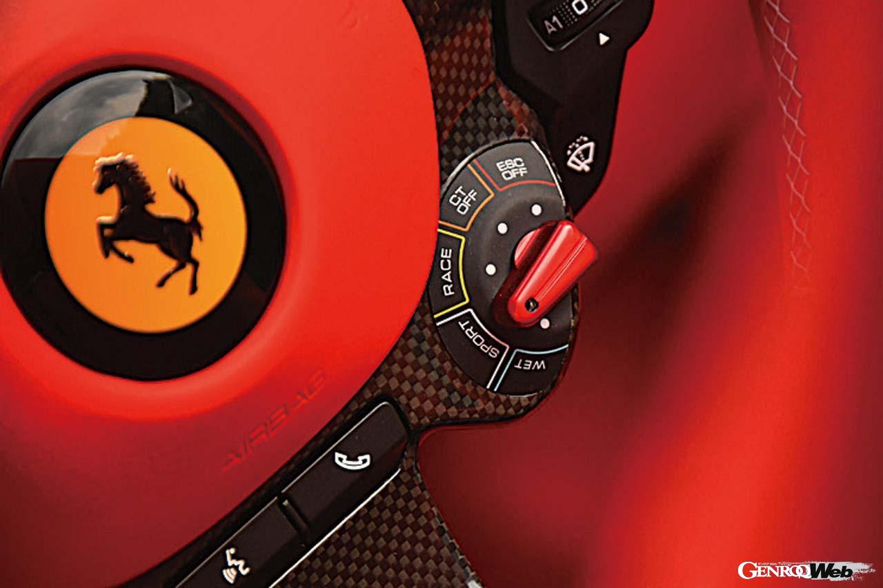 フェラーリ 812 GTSのステアリングホイール
