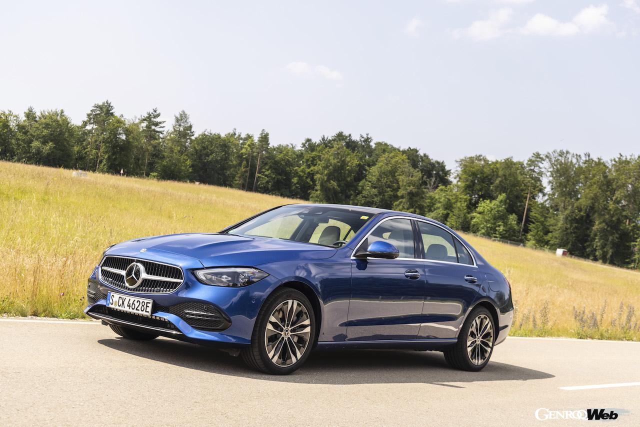 メルセデス・ベンツ新型Cクラス。C 300 e のフロントビュー